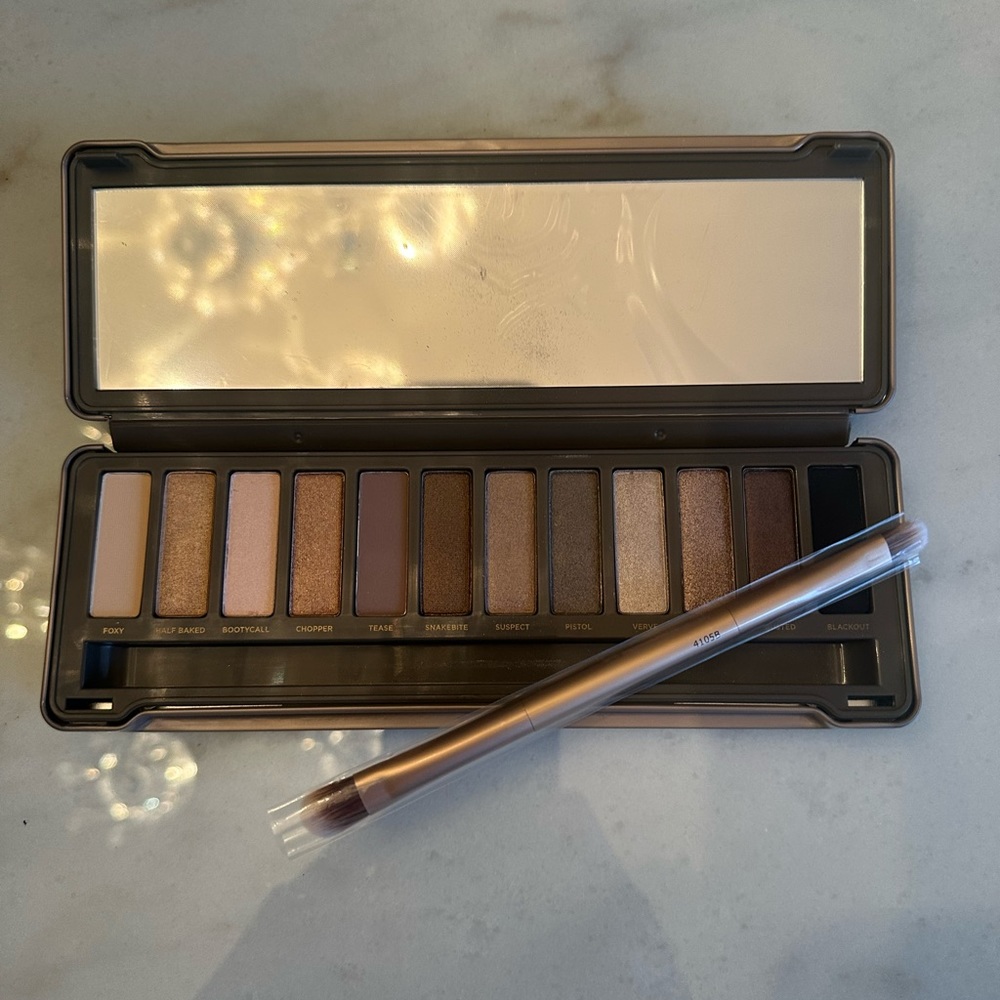 *****Naked 2 eyeshadow palette never used!*****